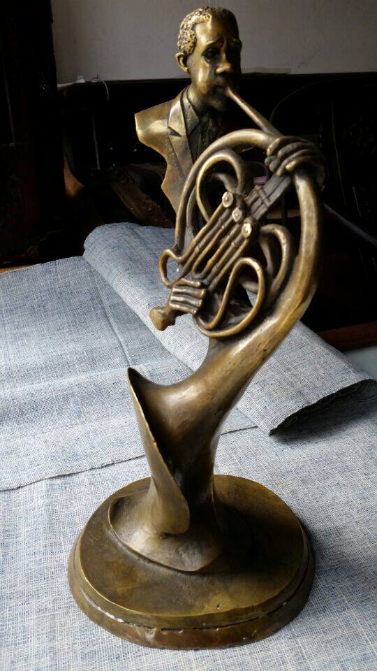 Western antique old statue old trumpeter bronze statue full copper European character trumpeter bronze statue can be rented