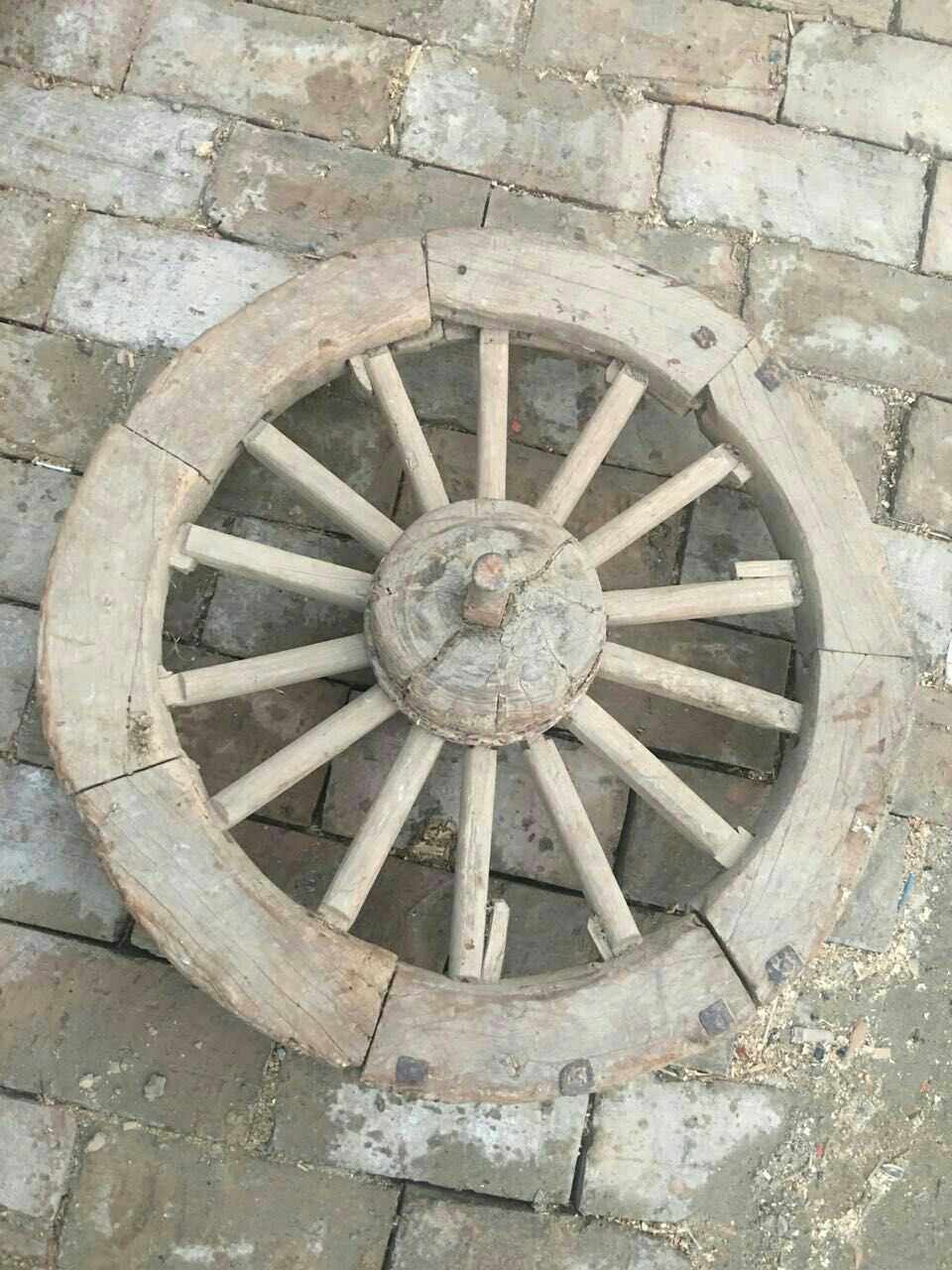 Hot sell specials folk and old nostalgic objects corner wooden wheels Creative car decoration is set up with good products