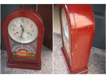 Excellent quality in good condition and usable. Mechanical clock from the 1950s. Long live the Peoples Republic of China. The light of Tiananmen.