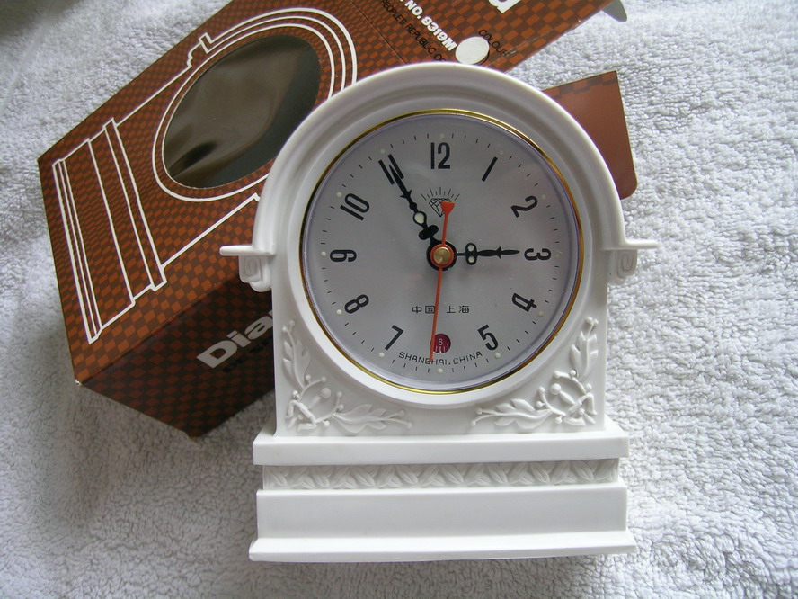 Out-of-print inventory of the 90s brand new Shanghai diamond old mechanical alarm clock classic domestic copper movement export version