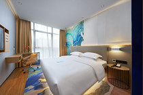  Liv Hotel(Pazhou Convention and Exhibition Center Chigang Subway Station Guangzhou Tower Branch)Liv Big Bed Room