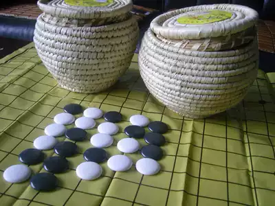 Adult straw boxed Go plastic chess piece standard single-sided convex black white chess set