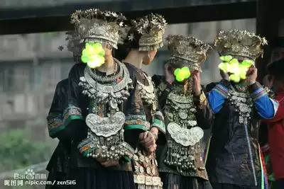 New Dong festival dress Ethnic minority daily life clothing Miao characteristics bright cloth clothes