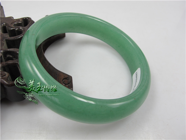Emerald Jade natural light green ice jade bracelet with certificate to send mother bracelet female