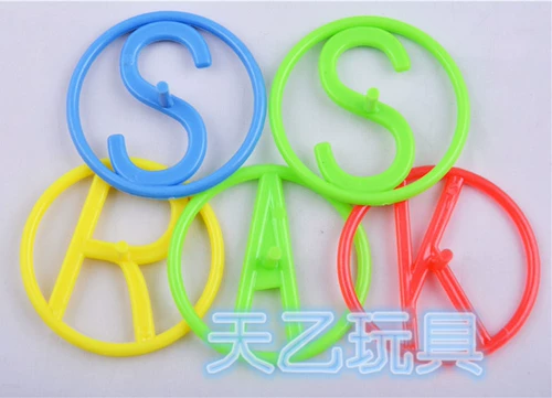 Заводская мини -тип дешевая буква формы маленькой на гироскопе yiwu Детская игрушечная вечеринка вечеринка вечеринка по подарочной вечеринке