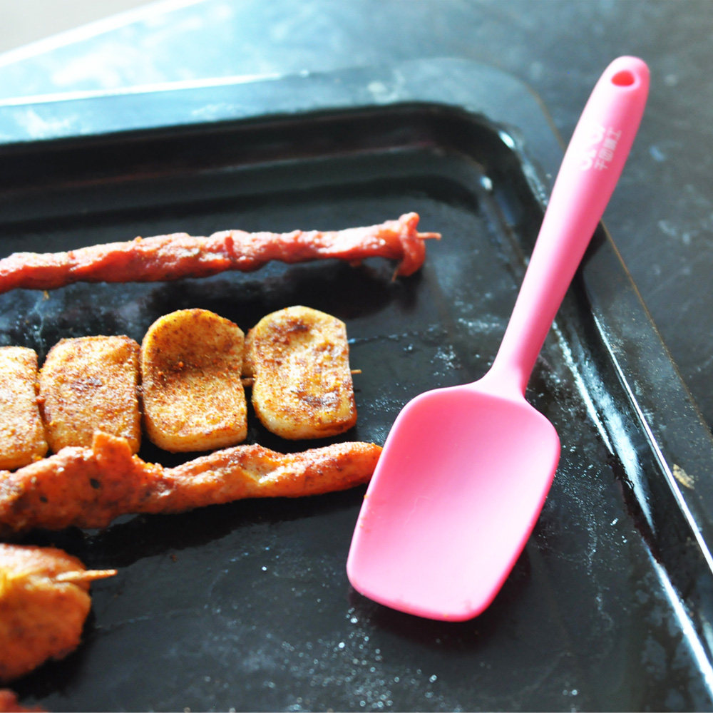 one thousand Regiment Fine Work Baking Tool Integrated Scraper Rag Platinum Silicone Gel Silicone Spoon Type