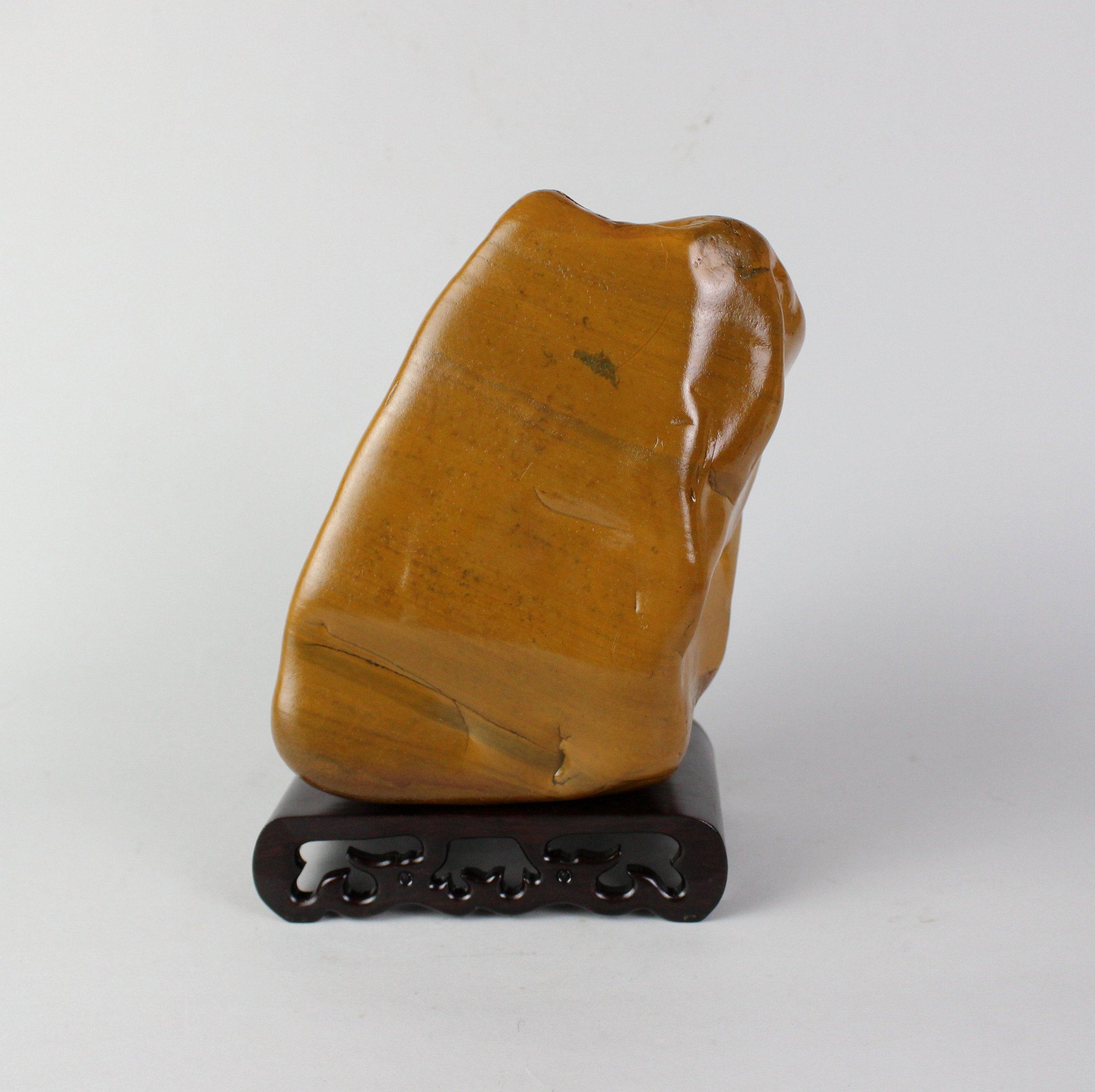 Huanglong jade frozen seed boutique curious curious stone A fresh Yunnanling ice basin absorption fake mountain meteorite drill