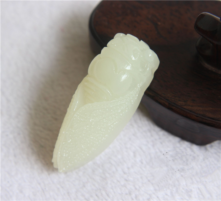 Natural jade a stock Afghan Blue and white jade cicadas know the pendant a stunning jade pendant manufacturer direct