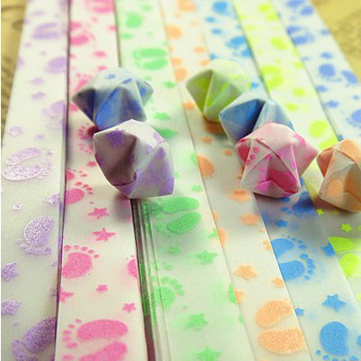 The luminous four-leaf straw tower is lucky for the star's paper glass Xu may wish a Star lover's birthday present