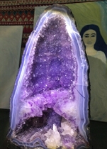 An amethyst hole has been made and white crystal teeth have been symbiotic