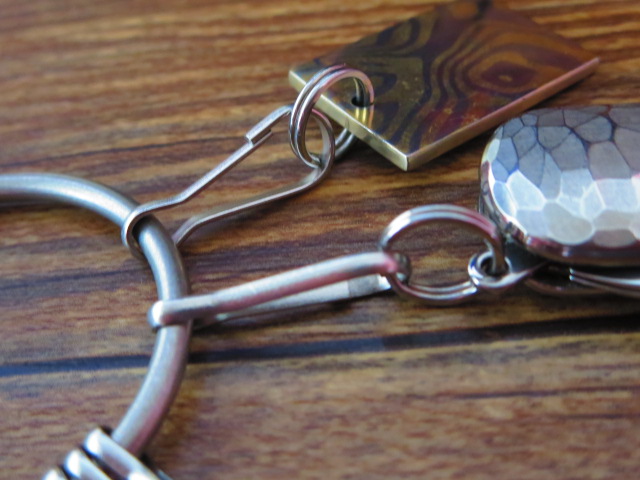 Ultra-small stainless steel quick-hang buckle key chain EDC small objects dedicated ultra-small portable super cool