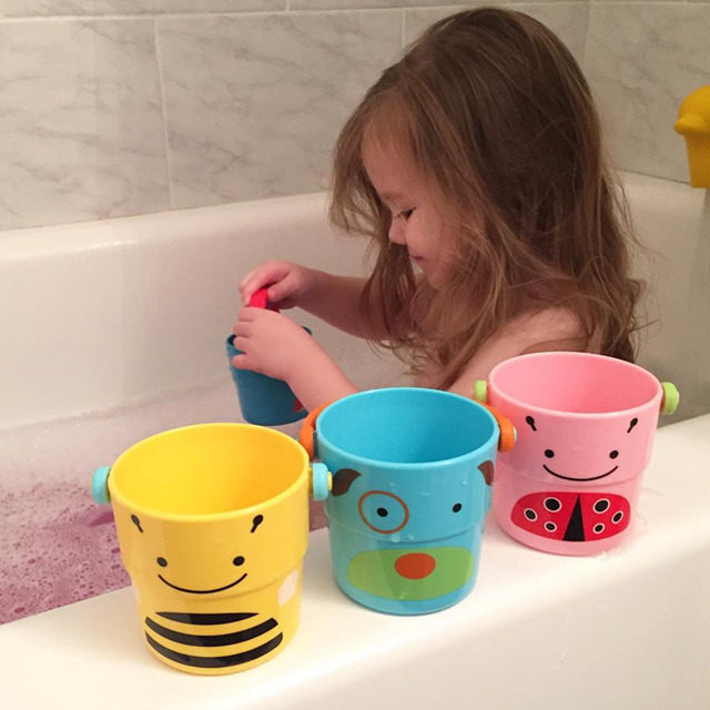 Export the American Fun Buckets Zoo shower toys with small buckets colored stacked water toys