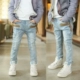Trẻ em 2018 mặc quần jean bé trai xuân hè mẫu quần jeans mới giật gân trẻ em lớn phiên bản mới của Hàn