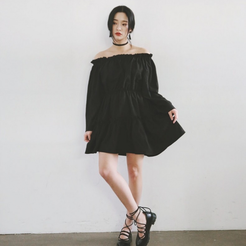 韩国stylenanda官方正品 性感褶裥摆露肩连衣裙-黑色
