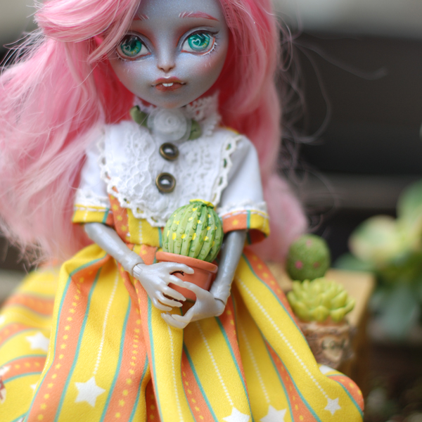 blythe pullip is a weird peach bjd 6 min doll furniture for picture props