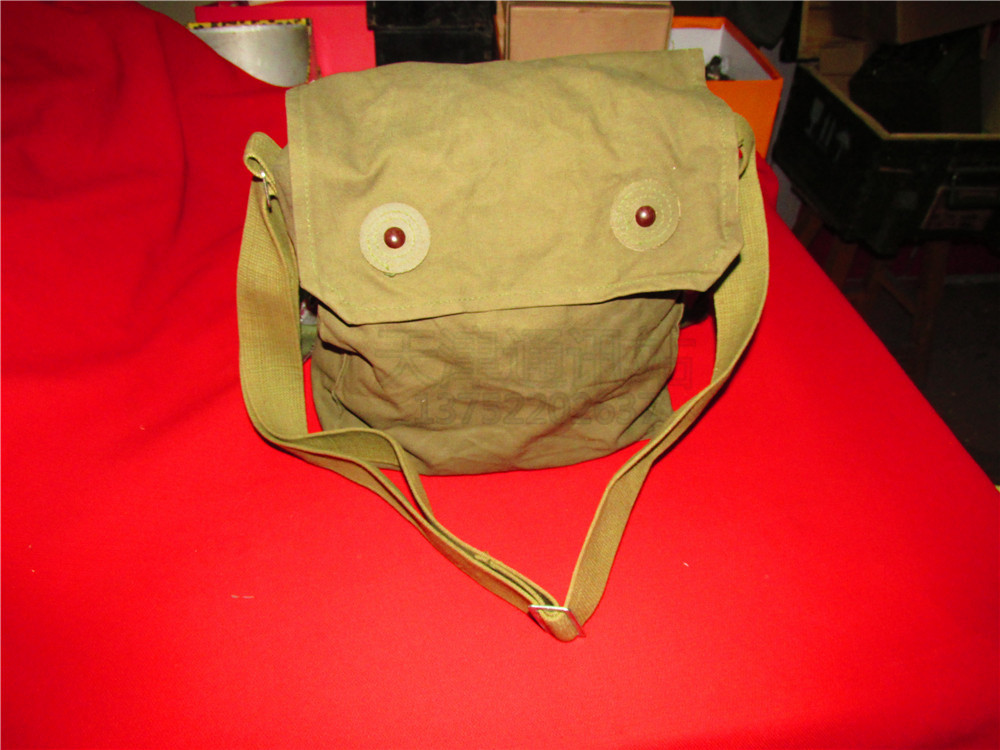 Military-industrial old satchel of 23X9X25 cm old belt with belt