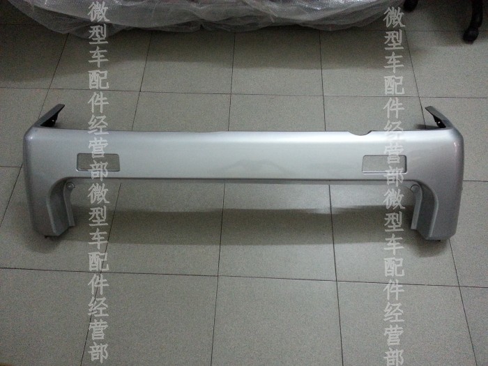 Suitable for Wuling Zhiguang 6400 extended version rear bumper, rear bumper, rear surround, rear anti-collision bar