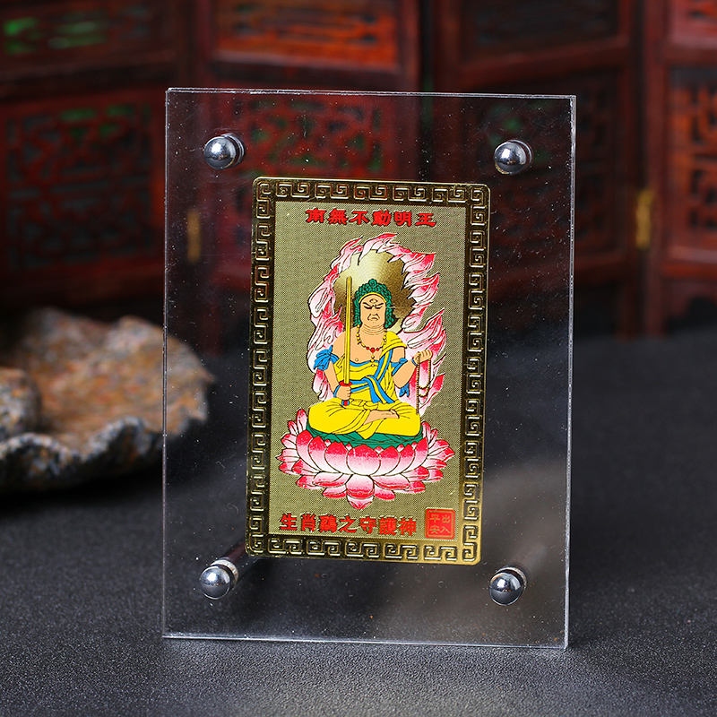 The zodiac belongs to the chicken man who motionless Wang's life The Buddha carries the gold card patron saint's protective deity and a safe and auspicious object