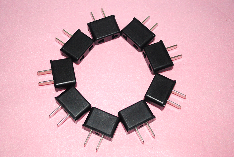 European regulation to national standard round to flat foot power converter European version mobile phone charger plug socket 9621