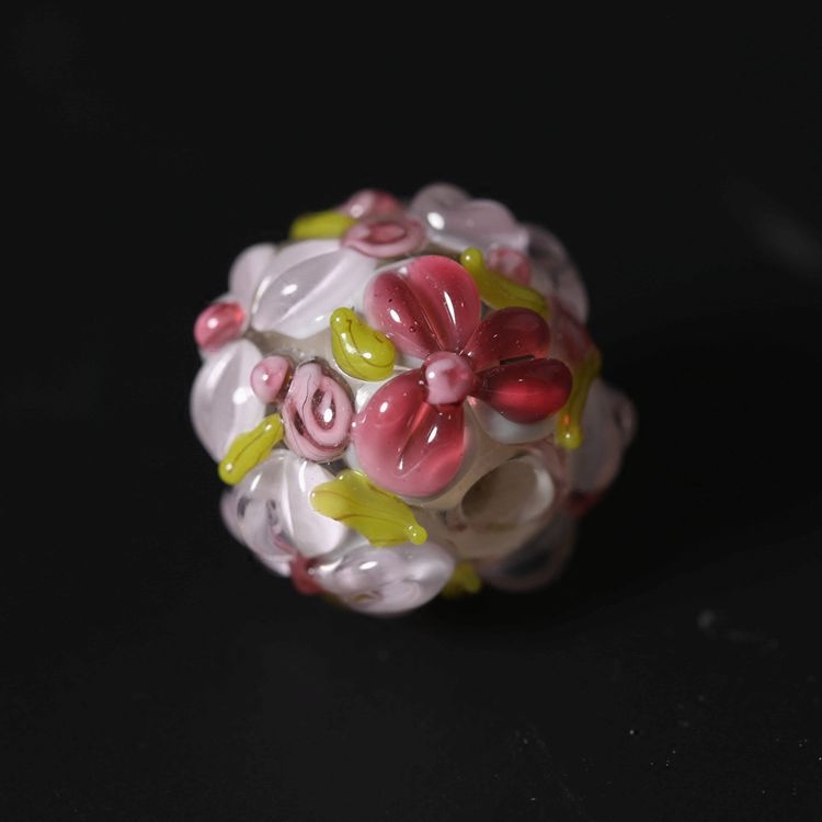 Foyuan Pavilion, carved old glass beads, latent pink small flower glass loose beads, old beads, bracelets and beads DIY