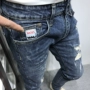 Dòng chữ nam mùa hè phiên bản Hàn Quốc mới của lỗ tự tu cắt chân xanh quần jeans anh chàng tinh thần nhanh tay nổ đồ nam