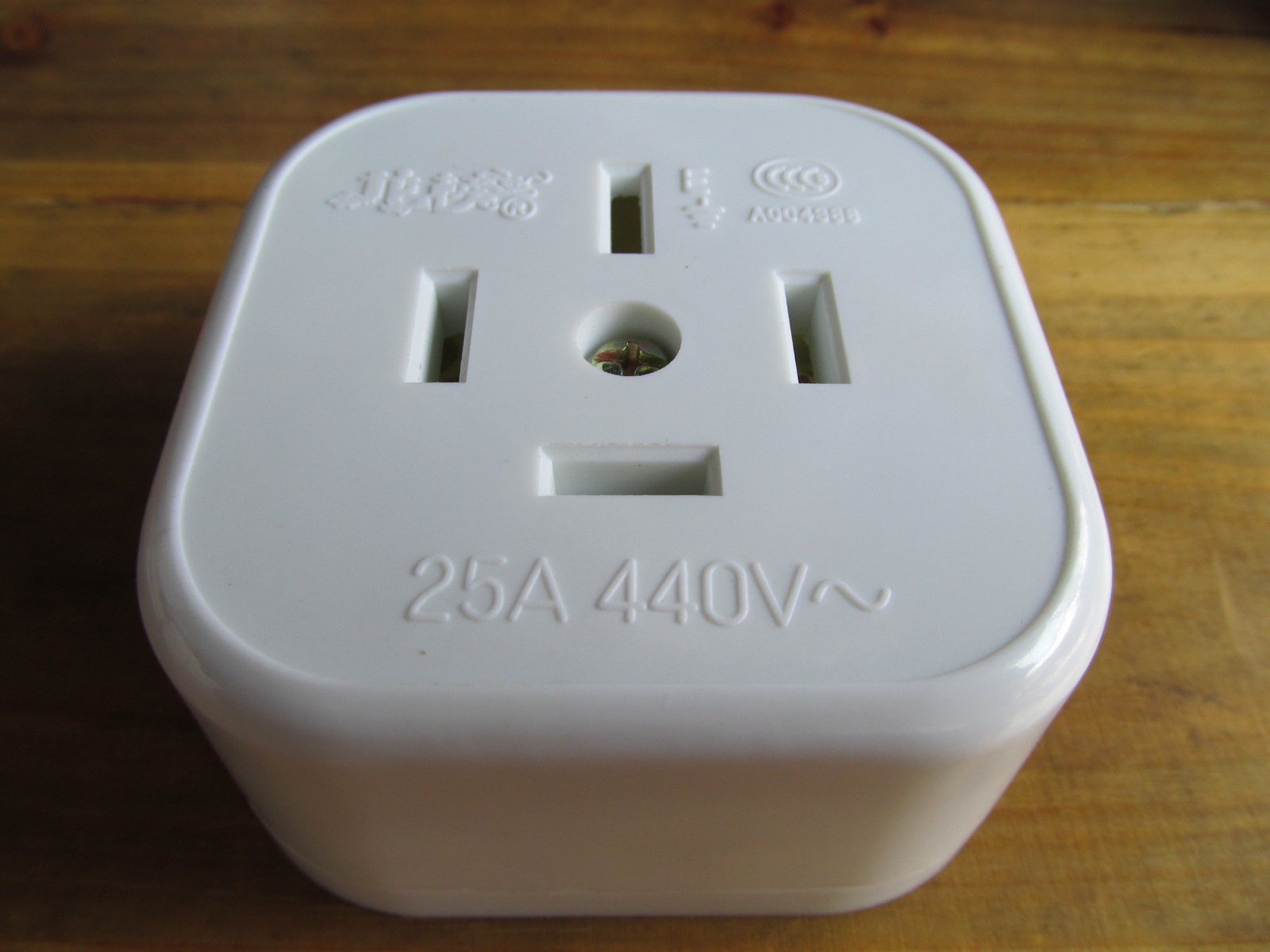 Longbang three-phase four-wire 380V 25A surface mount socket flat four-hole high-power flame retardant bakelite 