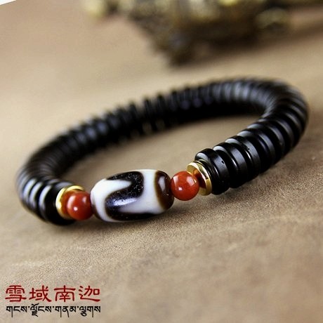 Tibet's natural jade medullary old mine to pure tiger dental bead to send natural agate accessories to the coconut shell bracelet