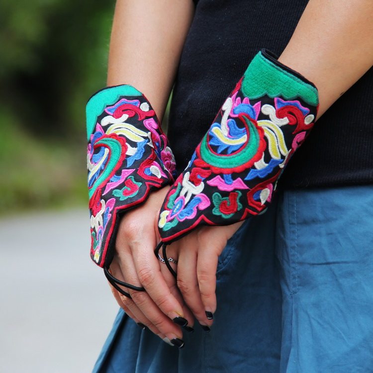 Women's jewelry national wind jewelry decoration original embroidery wrist bracelet gorgeous retro - trim hands