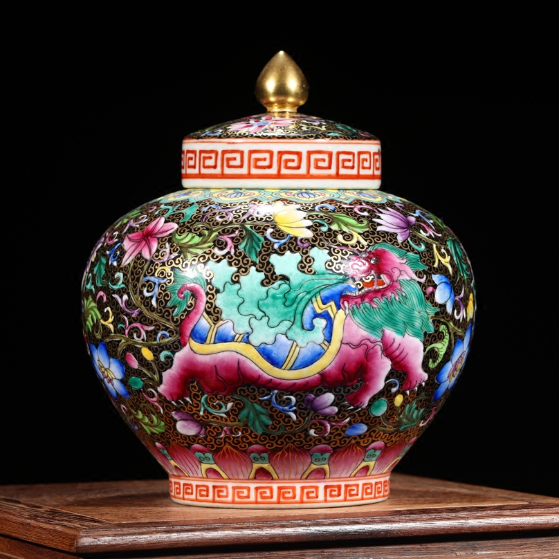 Jingdezhen ceramics archaize the qing qianlong colored enamel paint cover pot vase Chinese crafts are sitting room