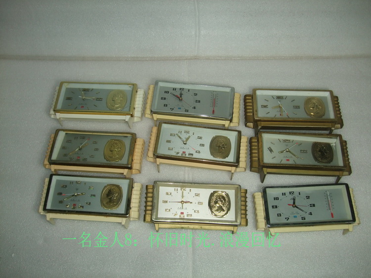 Old objects old alarm clock small alarm bells machinery clockwork old alarm clock old Shanghai nostalgia decorative props collection