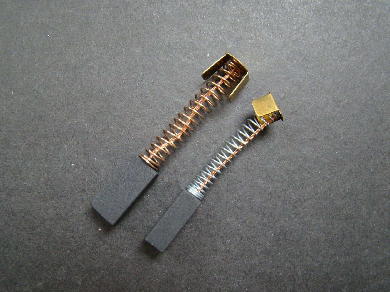 Original loaded carbon brush suitable for 80-1 80-2 80-2B centrifuge for 2 pairs of 5-yuan