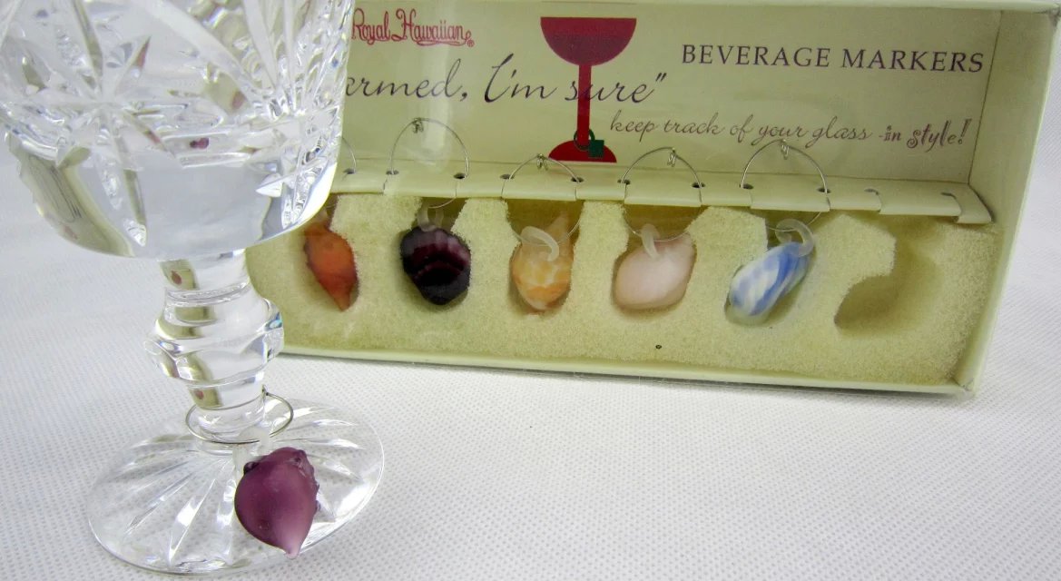 WINE ACCESSORIES COLLECTION BEVERAGE MARKERS GOBLET ORNAMENTS BUCKLE on the foot of the cup