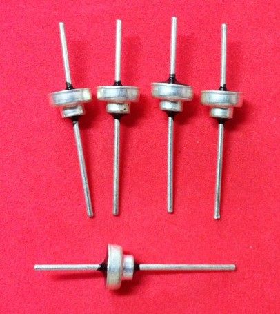 Wearing core capacitive PI type ceramic tube welding 7H4 7H4 2200PF 100VDC 10A 102