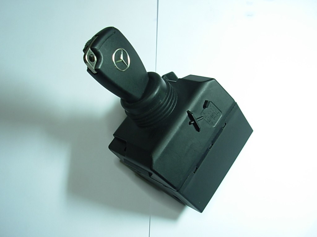 Benz w211 original key ignition switch dismantling parts 9 percent new waterless, no repair and no trouble