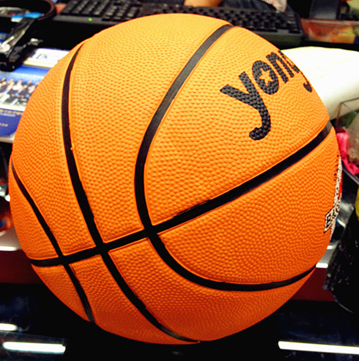 баскетбольный мяч декатлон. мяч баскетбольный indigo sz5. баскетбольный мяч fiba. семерка мяч баскетбольный размеры. мяч баскетбольный tndmtnd.