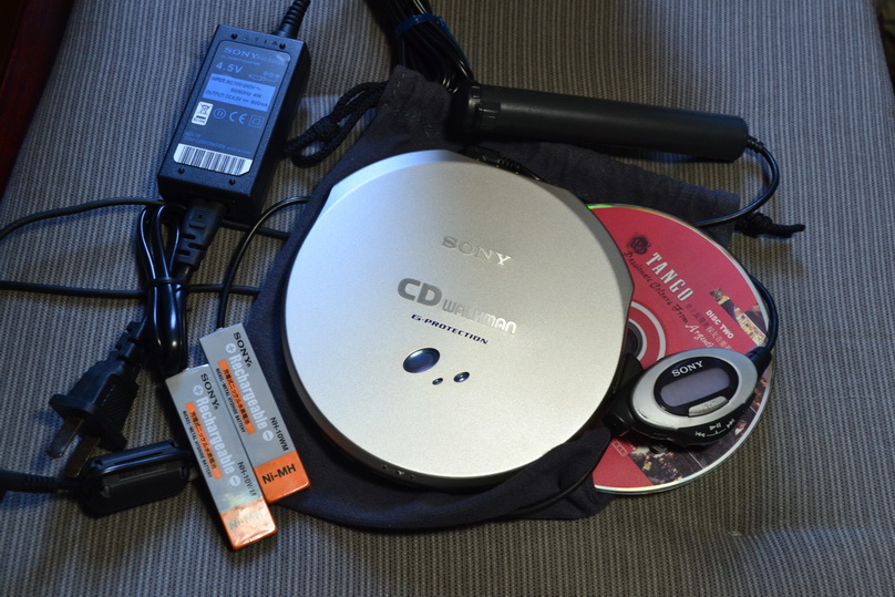 Sony Sony CD with body listen to d-ej915 player ej915onyc Sony SonyCD with body 