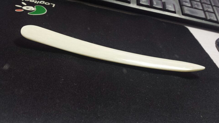 Deer bone piece horse hip leather shoes care car interior trim and wrinkle polishing scraper handmade origami Press