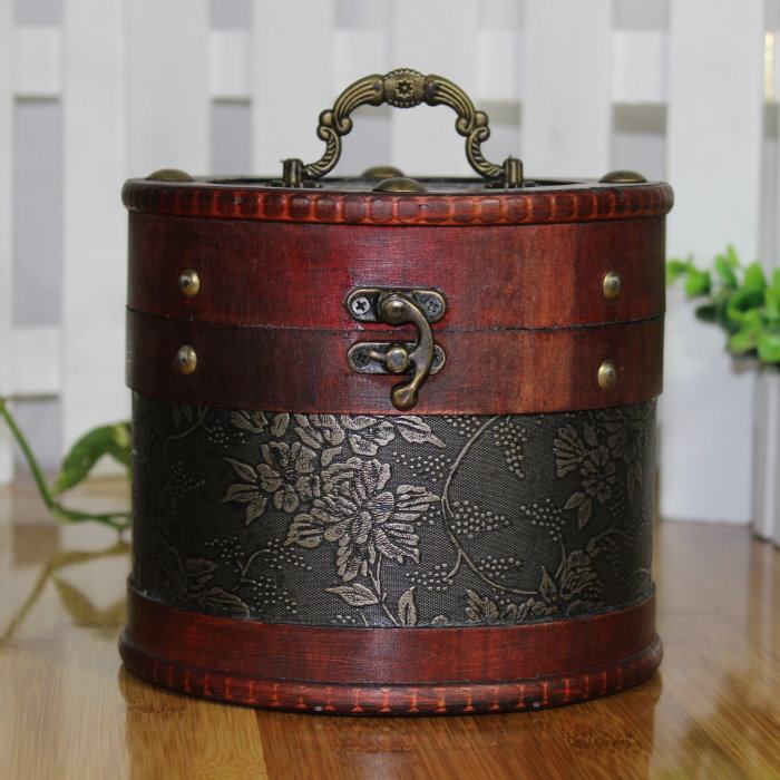 Upscale antique tea gift box pure handmade delicate leather wood casks with prose tea leaves such as Pu'er black tea