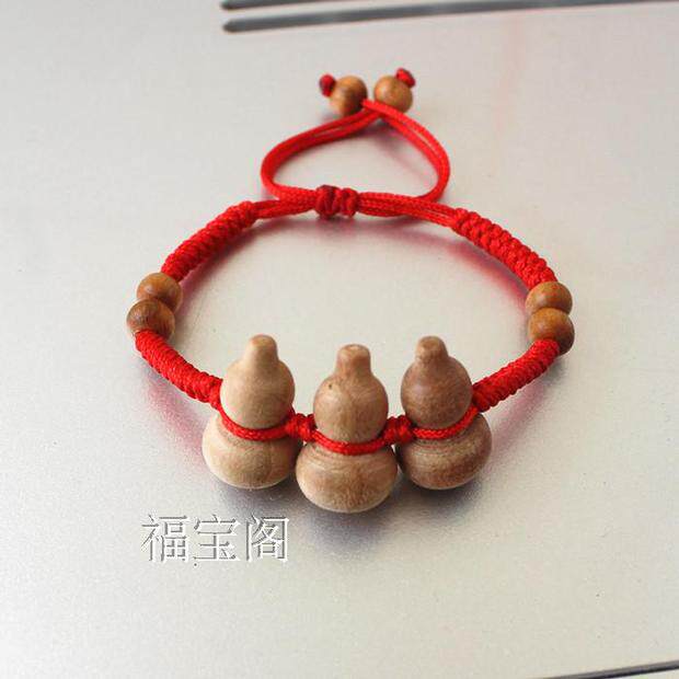 Fine weaving red rope peach wood gourd hand peach wood carving small gourd peach wood bracelet adult baby carry-on craft