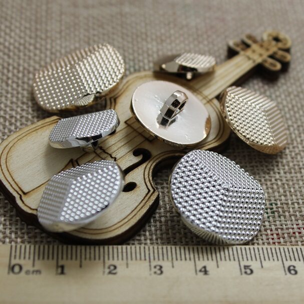 Full 13 yuan Mercedes - Benz Ring Triangle Cover Cover Cover Fashion Button Clothes 18-25 5mm