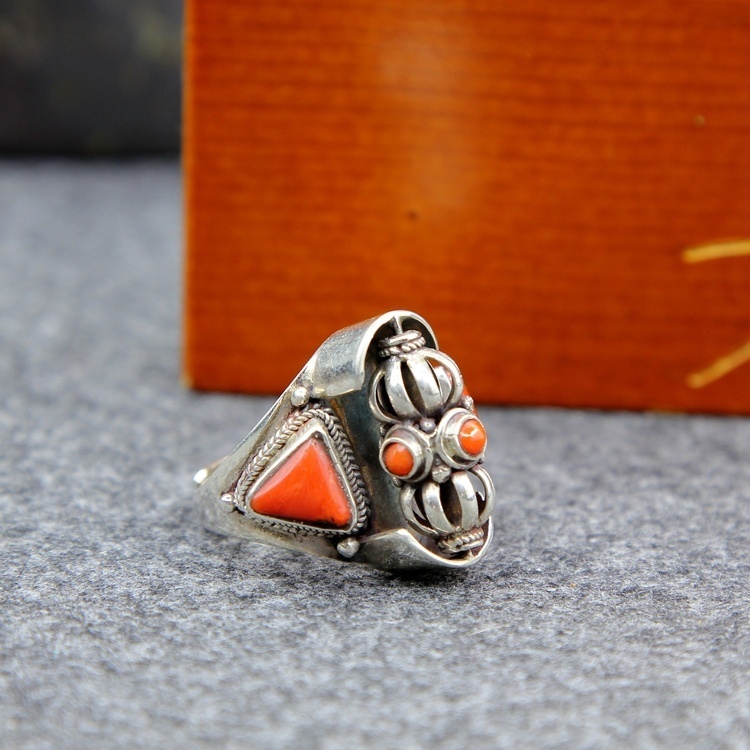 Pure silver inlaid natural sea red stone diamond Diamond pestle ring Nepal handmade original branch sea red stone from time to time running live mouth