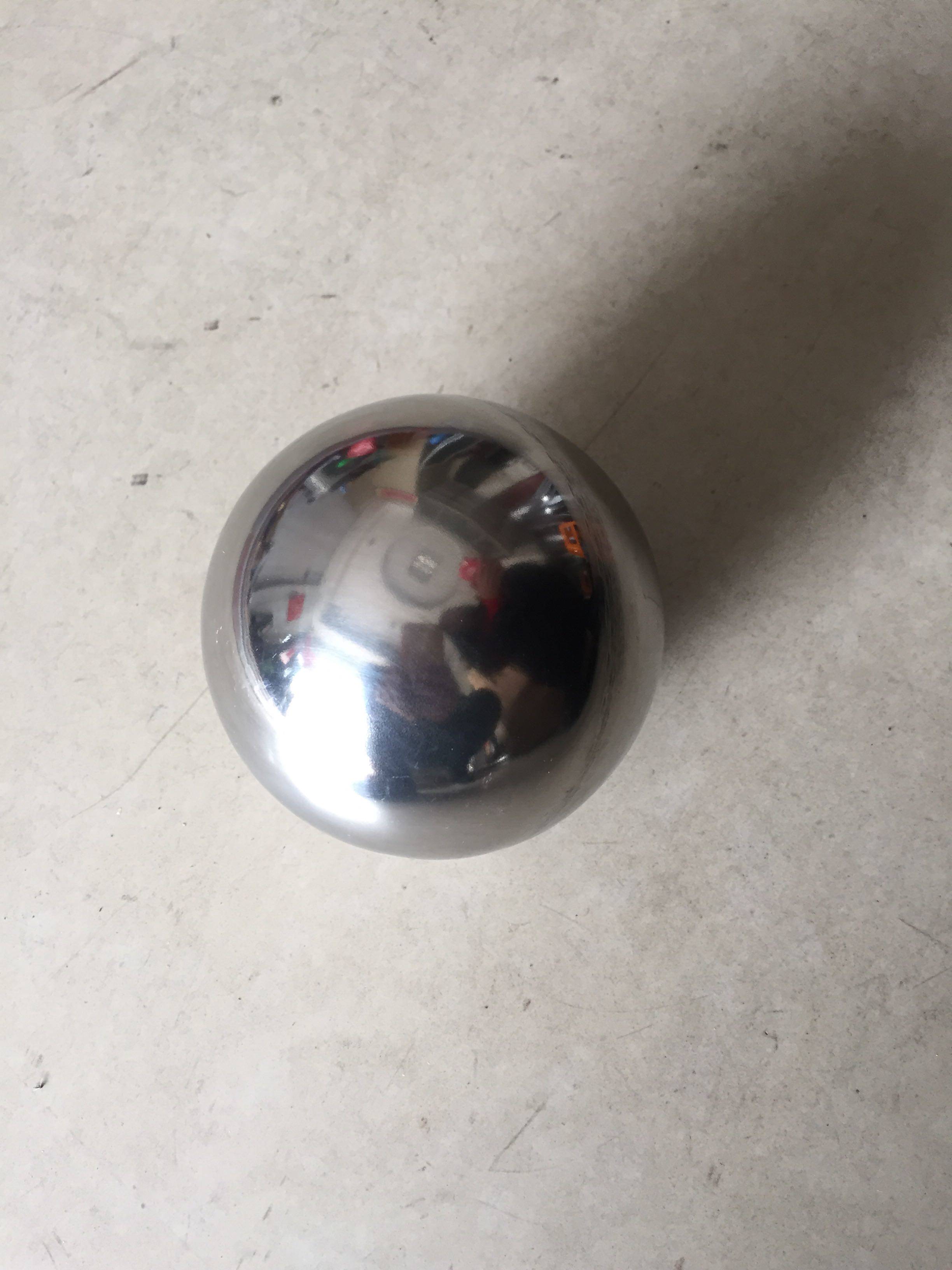 Stainless steel ball with a ball on the ball.