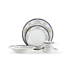 Noritake Chelmsford 40-Piece 22K Gold-Rimmed Western-Style Dinnerware Set Gift Box