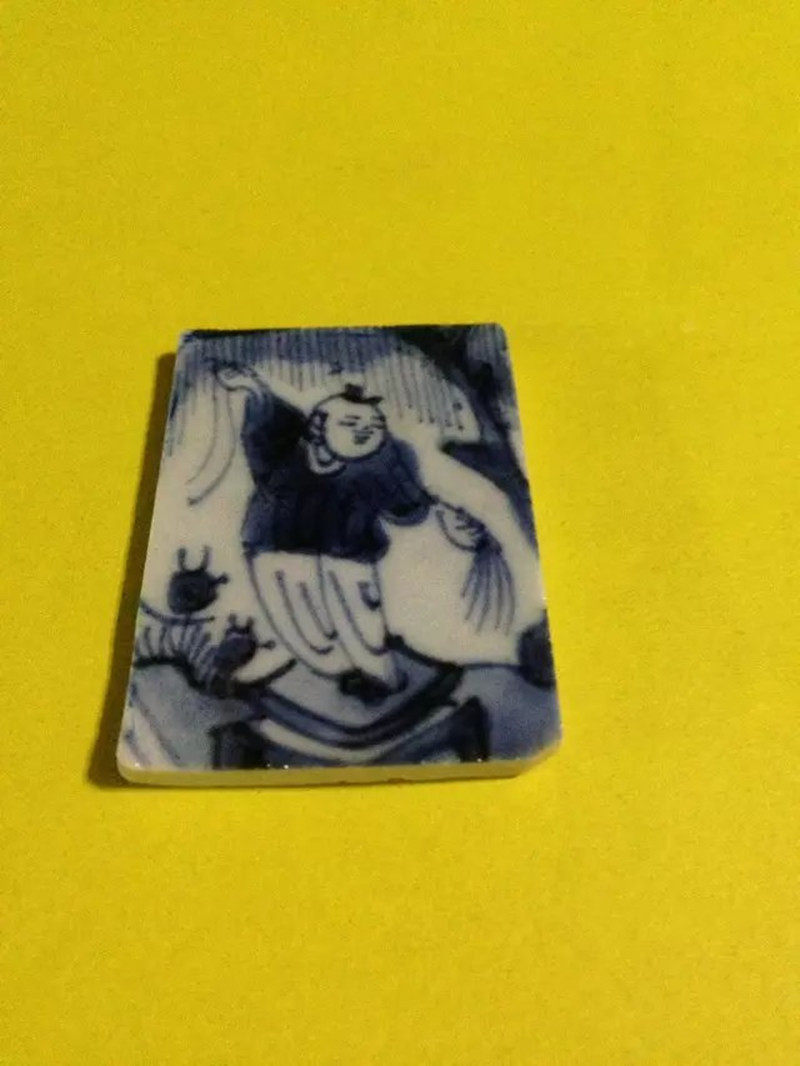 Qing Dynasty Bag Old Ancient Porcelain Pieces Old Porcelain Sheet Pendant Sweater Necklace Figure Pattern Antique Porcelain Antique Vintage Vintage