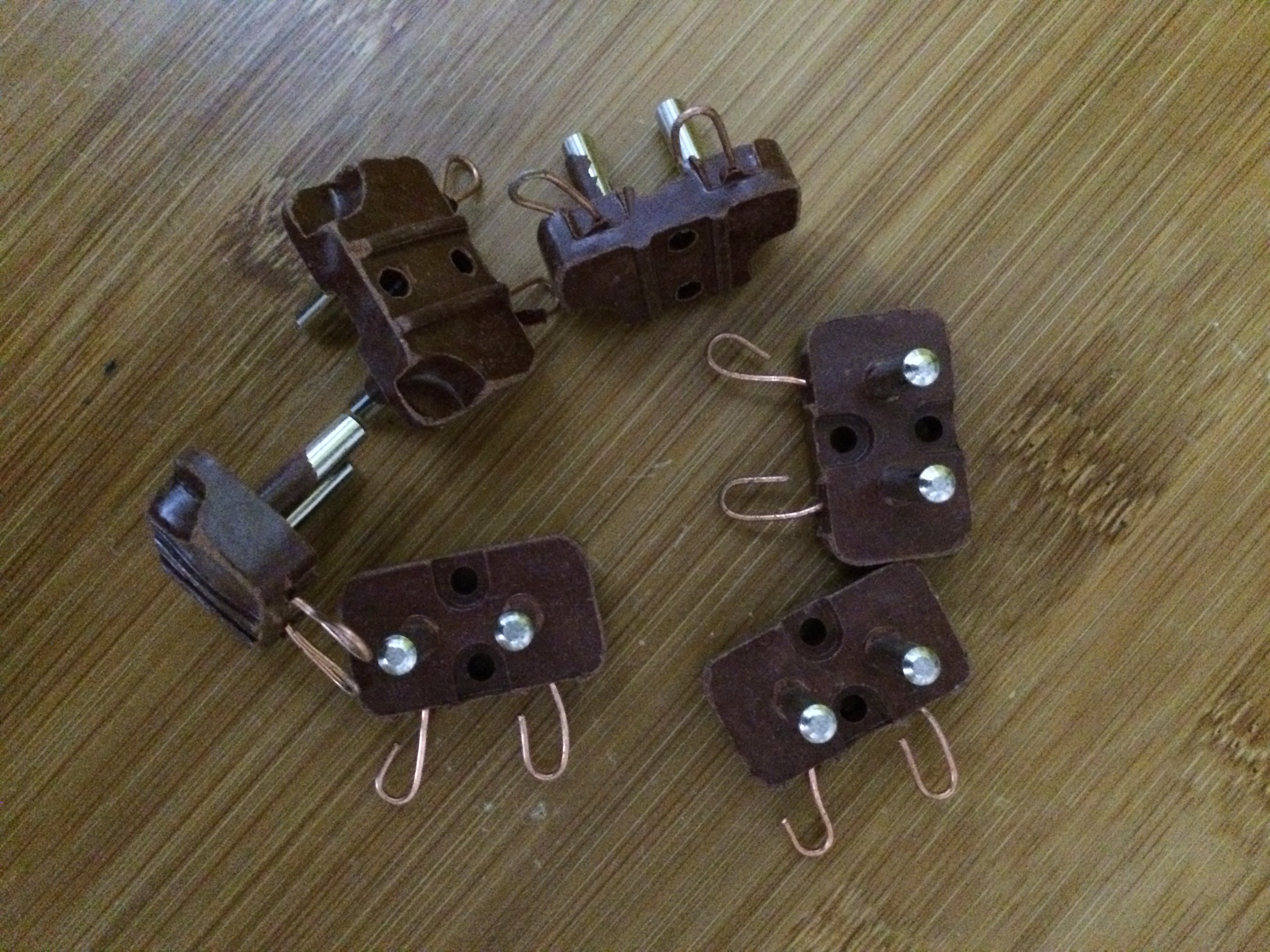 Electric kettle Ningbo tube old - style 2 - hole terminal iron pin 220V rice cooker plug connection port