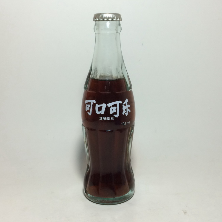 Coca-Cola cap cap cylinder in the 1980s Beijing trademark 192 ml glass bottle curve bottle collection
