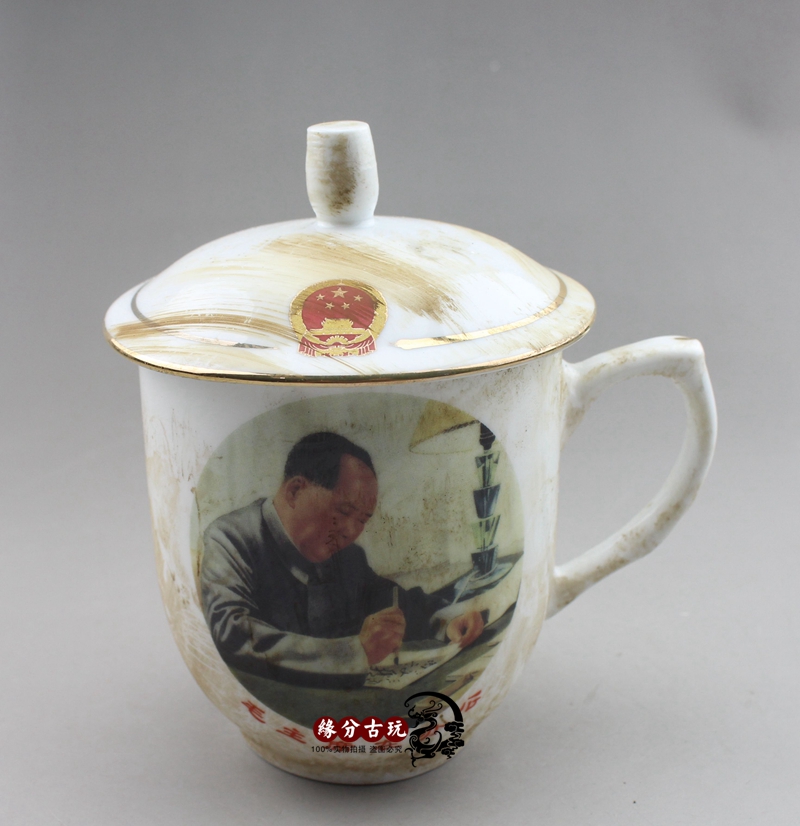 Jingdezhen Ceramic Cultural Revolution Porcelain Chairman Mao in the office cup water cup porcelain red collection antique tea cup