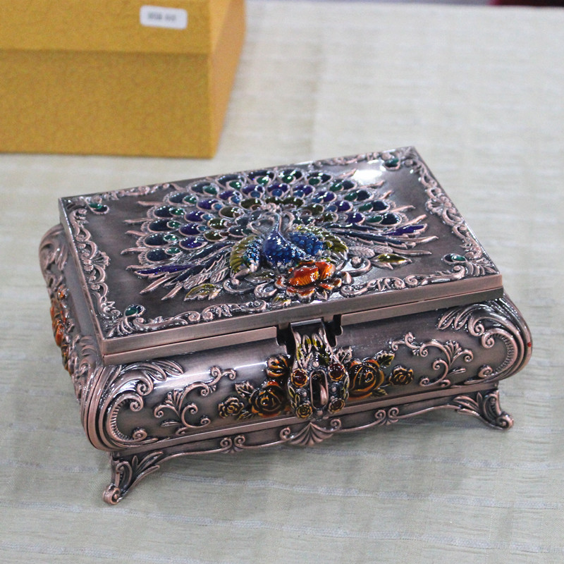 Russia's first decorated case containing box peacock with mirror princess European-style retro jewelry box