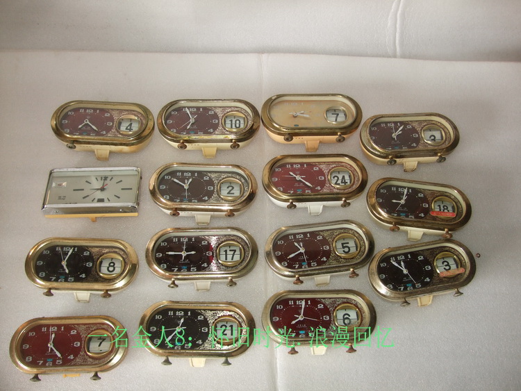 Vintage alarm clock Small alarm clock with calendar Mechanical clockwork Old alarm clock display nostalgic decorative props collection