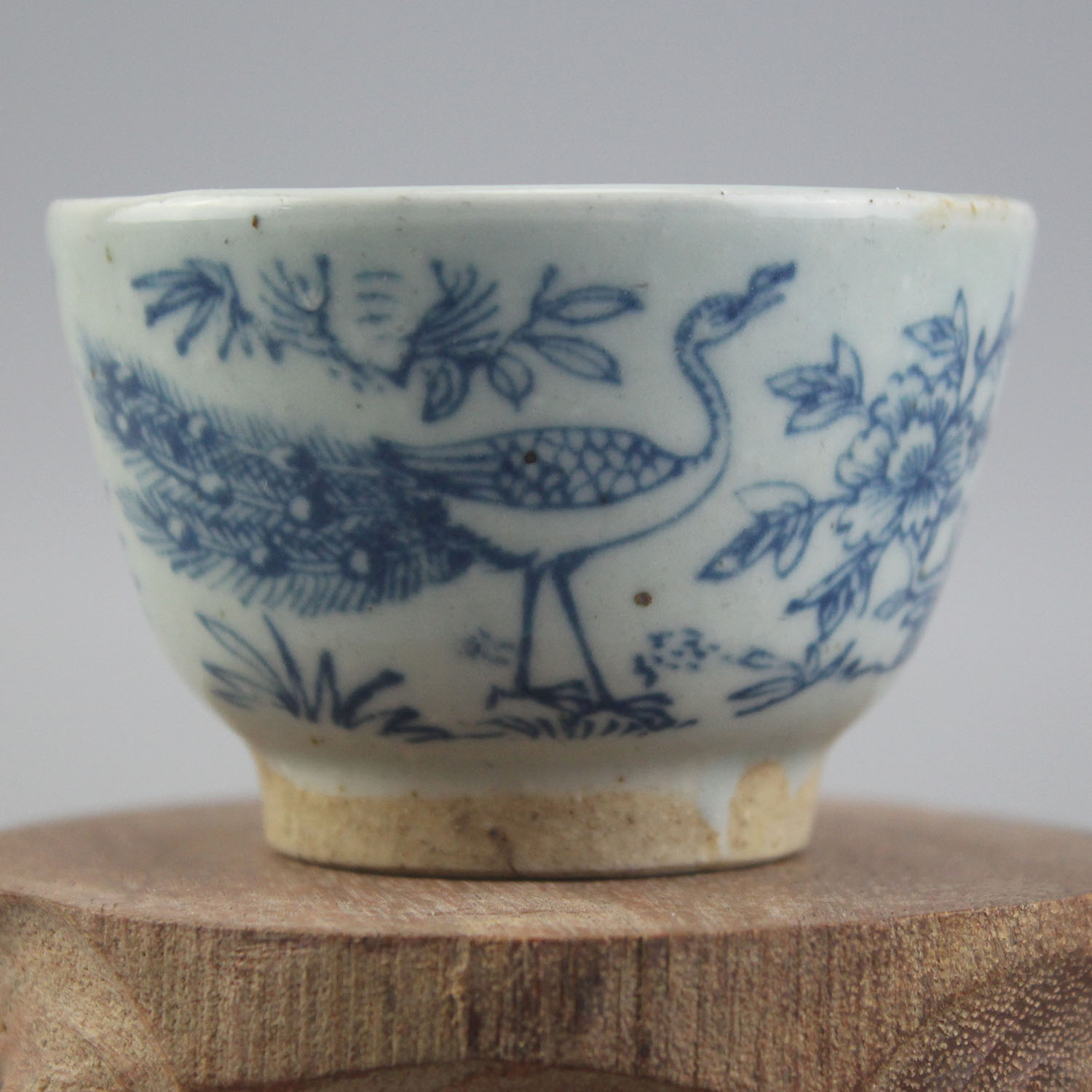 Great Minwan calendar of flowers and bird tattooed kungfu cup ancient play folk collection Jingdezhen antique made of old porcelain pendulum pieces